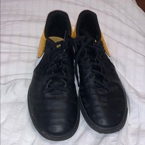 I am selling Nike Tiempo X turf cleats